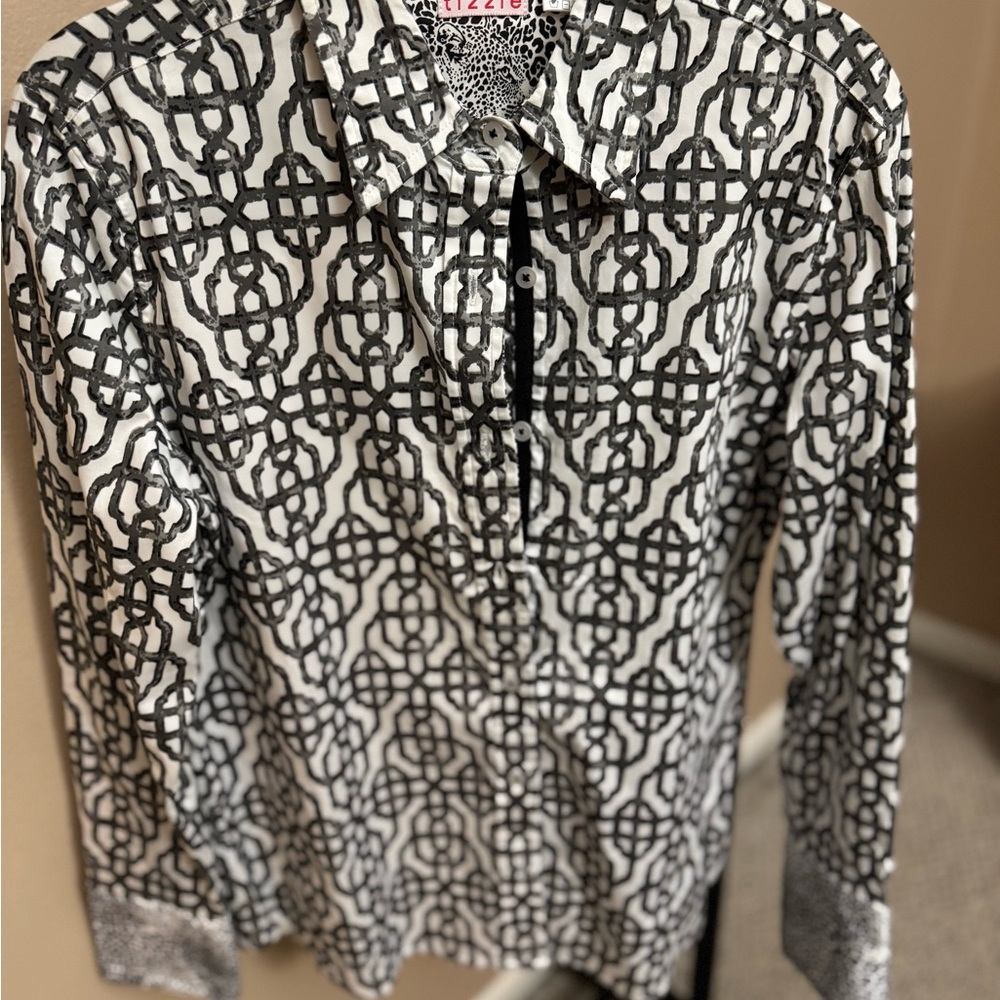 Women’s Tizzie Black and White Patterned Button-Up Shirt